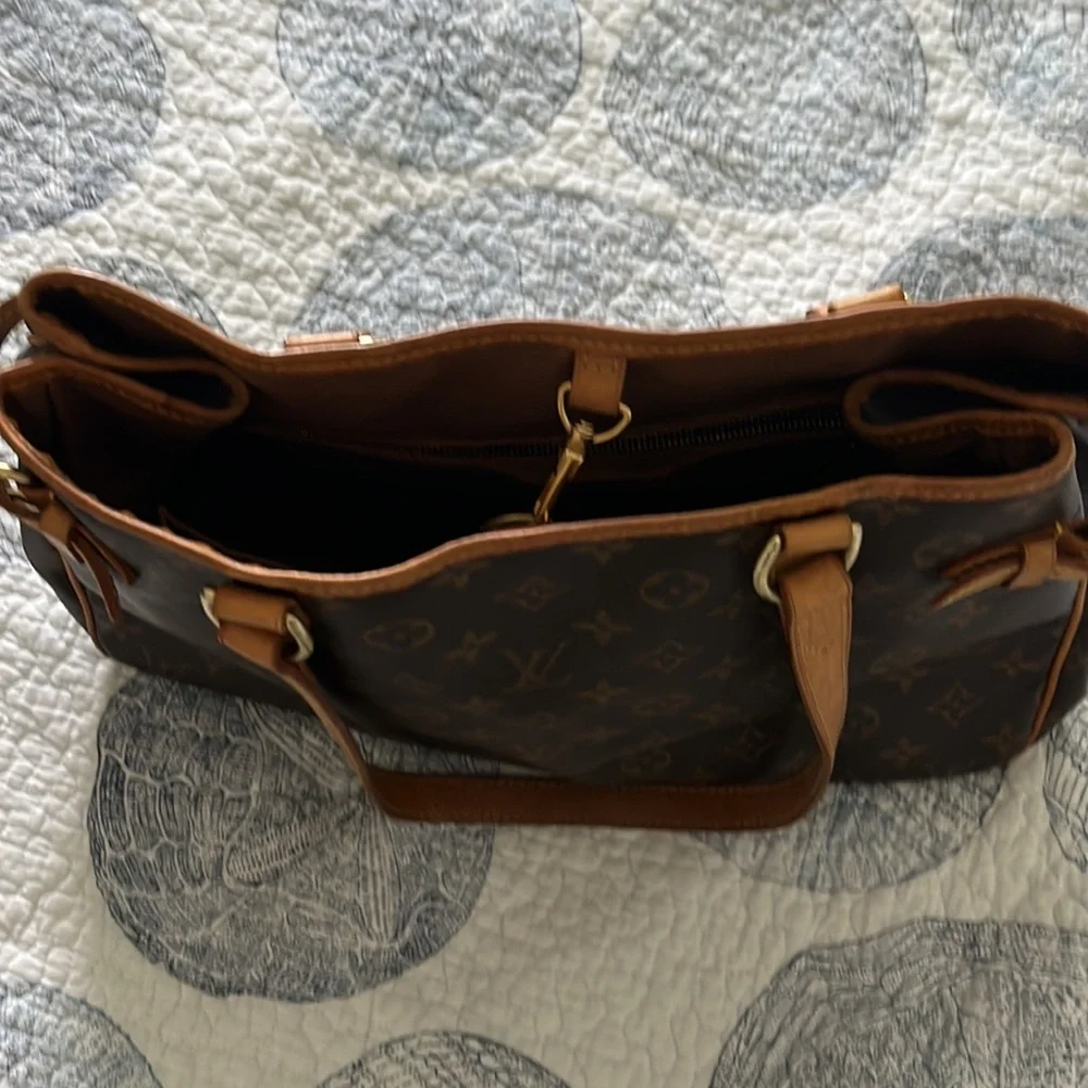 Louis Vuitton - Picture 3 of 4